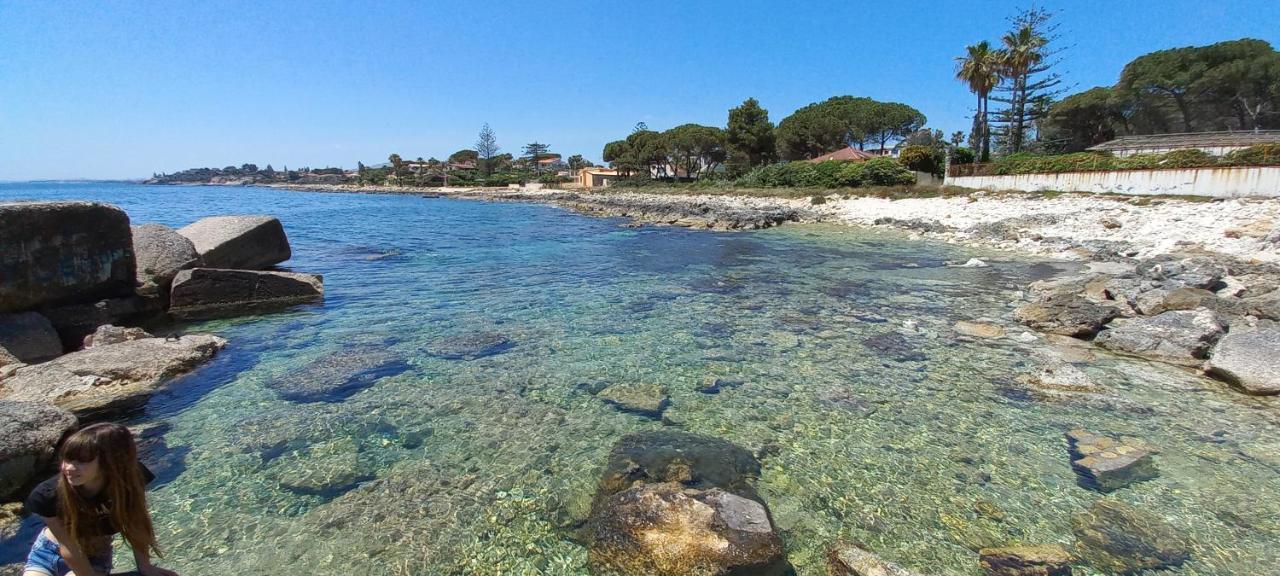 Villa A Due Passi Dal Mare Con Piscina à Fontane Bianche Extérieur photo