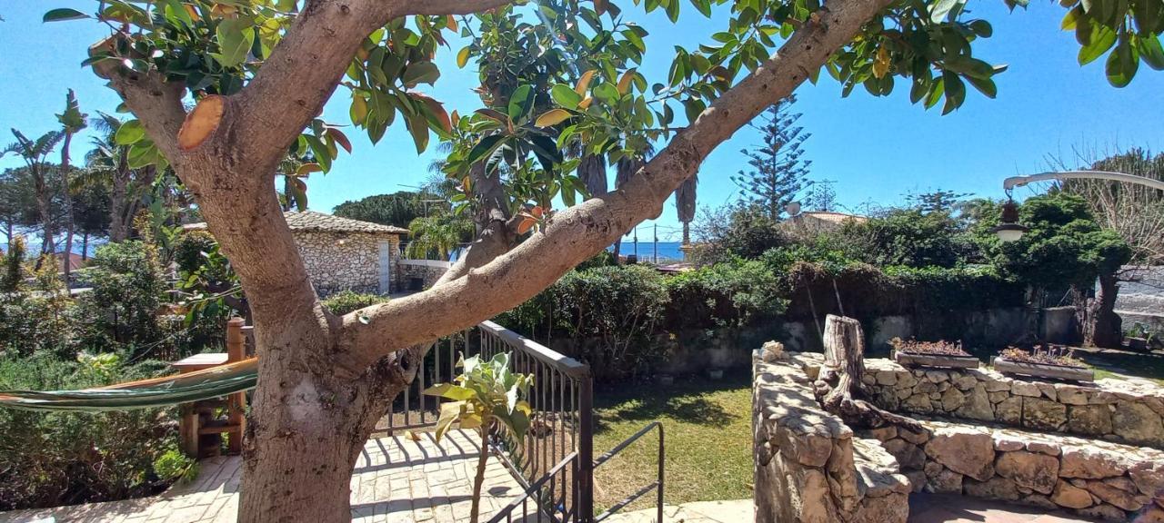 Villa A Due Passi Dal Mare Con Piscina à Fontane Bianche Extérieur photo