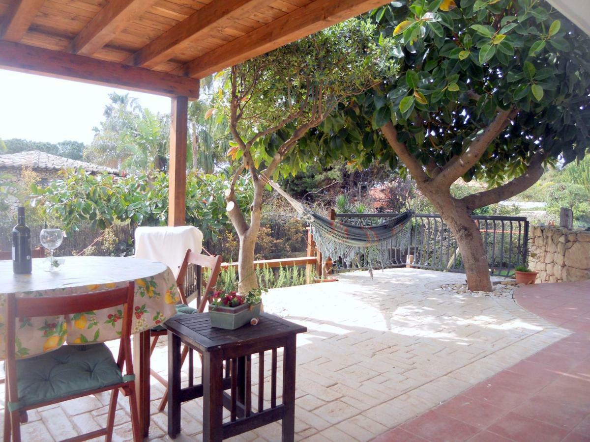 Villa A Due Passi Dal Mare Con Piscina à Fontane Bianche Extérieur photo